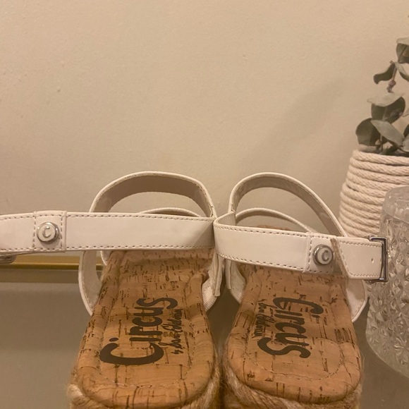 Circus by Sam Edelman Ani Sandal, like new!
Size 5, woven platform espadrille💃 - Picture 4 of 5